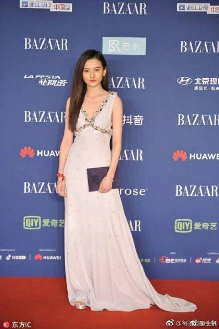 明星慈善夜迪丽热巴,爱心助力公益事业”