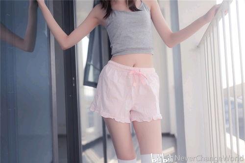 美女办公室白丝袜,办公室美女的优雅魅力